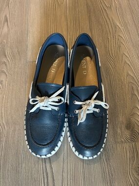 Silent D,women’s sz 39, Navy/White Leather Shoes with White Laces, 1.5 inch heel